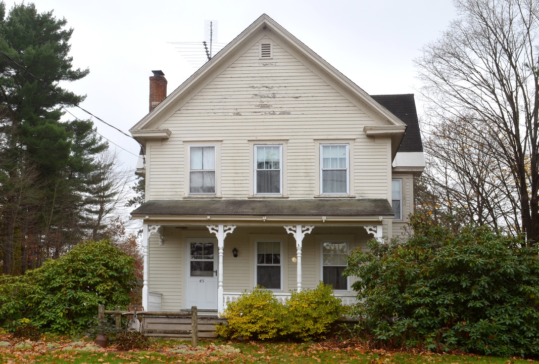 21 Turners Falls Rd in Greenfield, MA - Building Photo