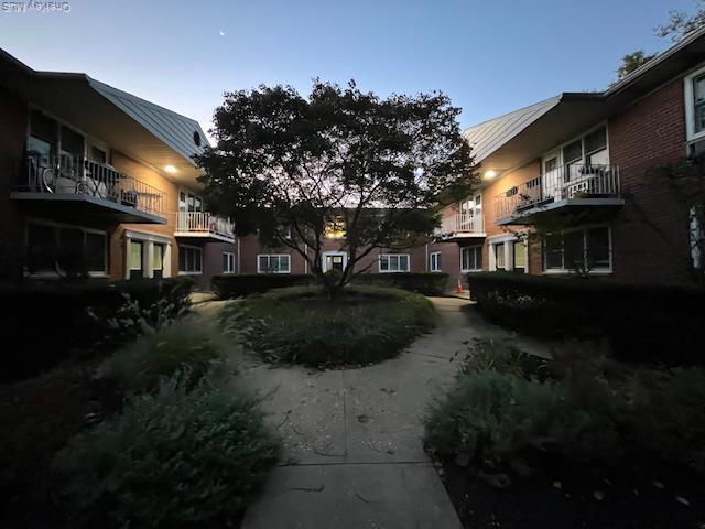 100 Manhasset Ave