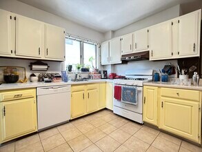 25 Montfern Ave, Unit 1 in Boston, MA - Foto de edificio - Building Photo