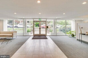 2710 Macomb St NW, Unit 303 in Washington, DC - Building Photo