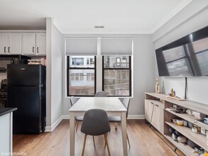 743 W Cornelia Ave in Chicago, IL - Building Photo - Building Photo