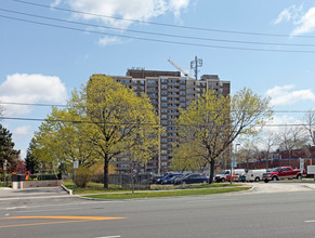 Verbana Apartments in Toronto, ON - Building Photo - Building Photo