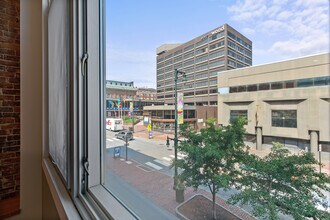 15 Brown St, Unit 204 in Portland, ME - Foto de edificio - Building Photo