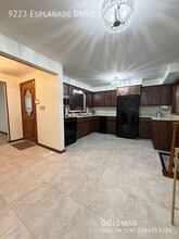 9223 Esplanade Dr in Windsor, ON - Building Photo - Building Photo