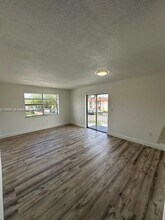 1015 NW 45th Ave in Miami, FL - Building Photo - Building Photo
