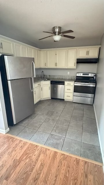 1274 E Main St, Unit D10 in Meriden, CT - Building Photo