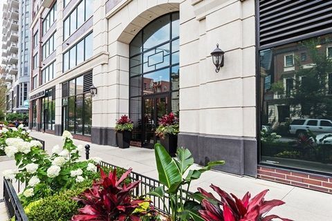 property at 451 W Huron St