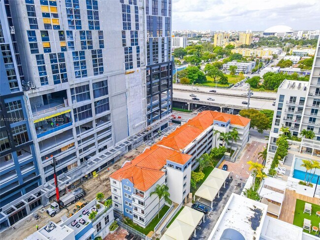 269 NW 7th St in Miami, FL - Building Photo - Building Photo