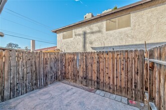 1234 E Hacienda Ave in Las Vegas, NV - Building Photo - Building Photo