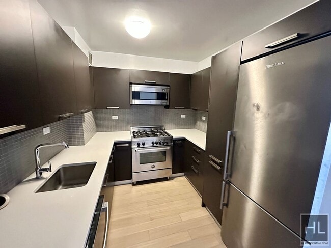 East 39th Street in New York, NY - Building Photo - Building Photo