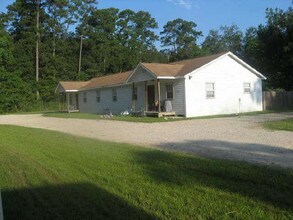 21958 Greenpine in New Caney, TX - Foto de edificio - Building Photo