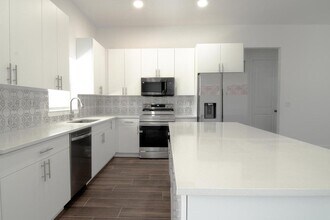 15061 Brainbridge Cir in Port Charlotte, FL - Building Photo - Building Photo