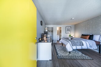 Elevation at the U in Reno, NV - Foto de edificio - Building Photo