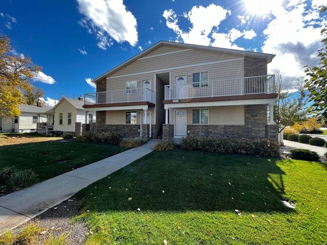 property at 203 E 6th St