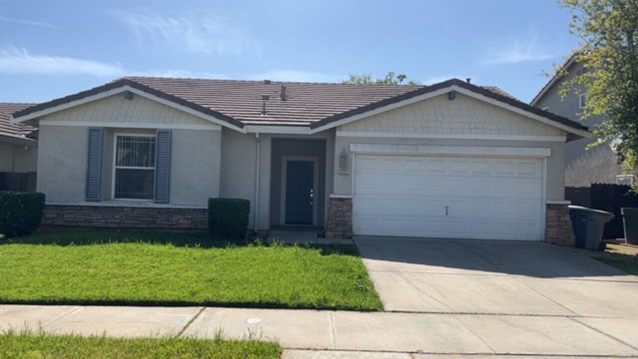 3551 Sarasota Ave in Merced, CA - Building Photo