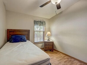 128 Lake Shore Dr in Wisconsin Dells, WI - Foto de edificio - Building Photo