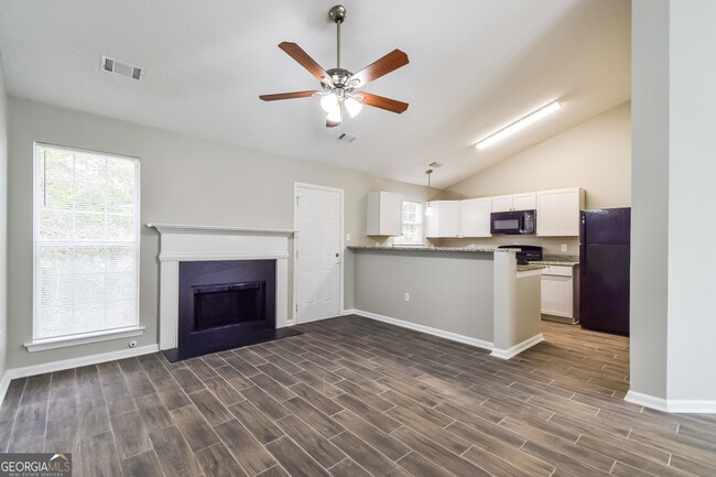 9407 Rollinghills Dr in Jonesboro, GA - Building Photo - Building Photo