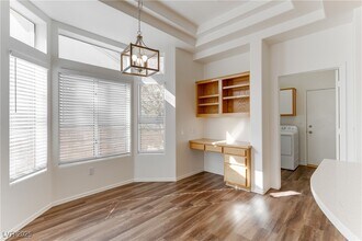 10729 Shackleton Dr in Las Vegas, NV - Building Photo - Building Photo
