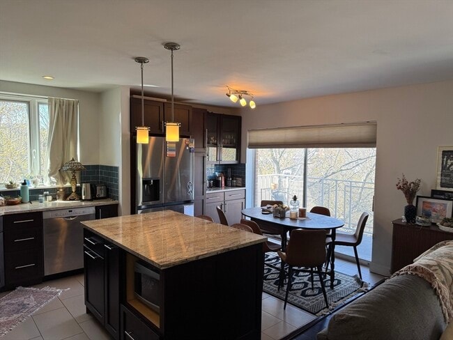 184 Saint Paul St, Unit 604 in Brookline, MA - Building Photo - Building Photo