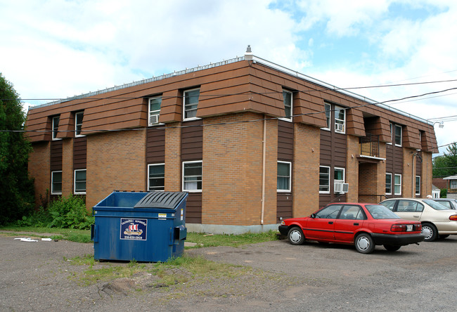 2820 John Ave in Superior, WI - Foto de edificio - Building Photo