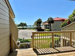 7042 Hibiscus Ave S in South Pasadena, FL - Building Photo - Building Photo