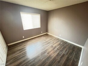 909 Snug Harbor St in Las Vegas, NV - Building Photo - Building Photo