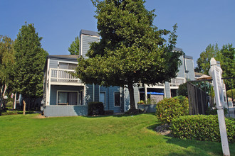 Lakeview Village Apartments in Stockton, CA - Building Photo - Building Photo