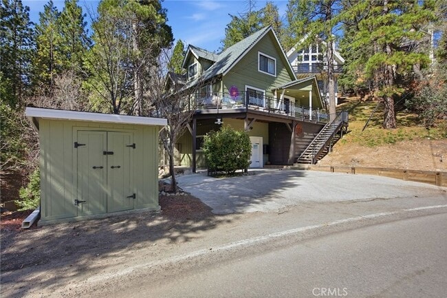 528 Brentwood Dr in Lake Arrowhead, CA - Foto de edificio - Building Photo