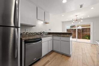 9851 Caminito Cuadro in San Diego, CA - Building Photo - Building Photo