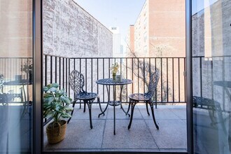 809 9th Ave in New York, NY - Building Photo - Building Photo