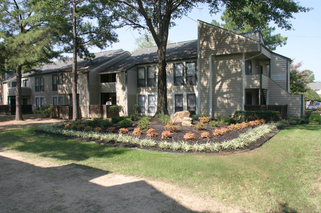 Village Green in Memphis, TN - Foto de edificio - Building Photo