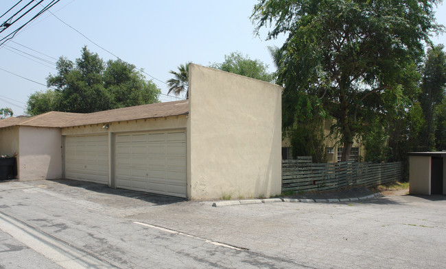 609 W Foothill Blvd in Monrovia, CA - Building Photo - Building Photo