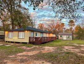 126 Holly Ridge in Onalaska, TX - Building Photo