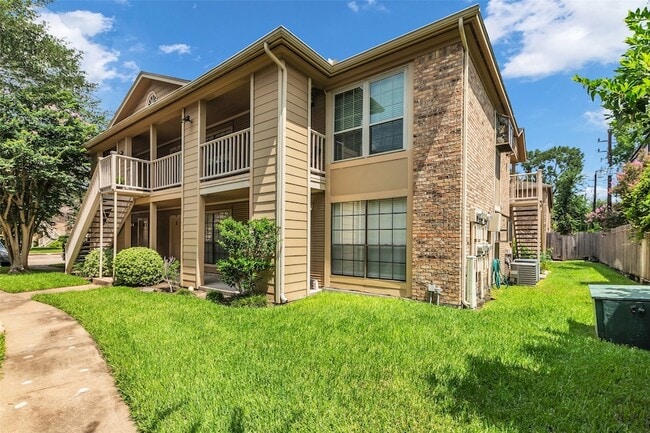 1311 Antoine Dr, Unit 128 in Houston, TX - Building Photo - Building Photo