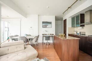 18 York St in Toronto, ON - Building Photo