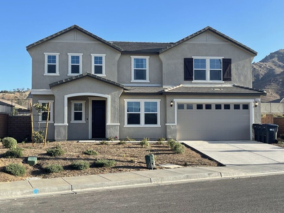 21151 Packing House Ct in Riverside, CA - Building Photo