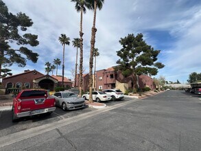 4050 Pacific Harbors Dr, Unit 146 in Las Vegas, NV - Foto de edificio - Building Photo