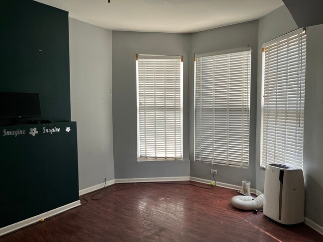 2115 S Central Park Ave, Unit Unit 2 in Chicago, IL - Building Photo - Building Photo