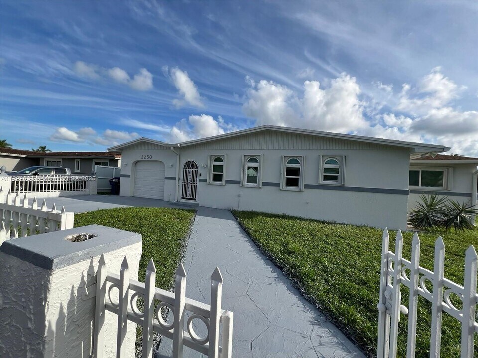 2250 NW 192nd Terrace in Miami Gardens, FL - Building Photo