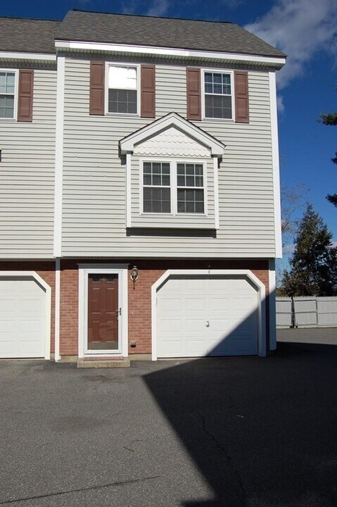 1005 Middlesex St in Lowell, MA - Building Photo
