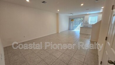 5782 Spotted Harrier Wy in Lithia, FL - Building Photo - Building Photo