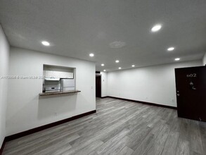 3300 S Dixie Hwy in Miami, FL - Building Photo - Building Photo