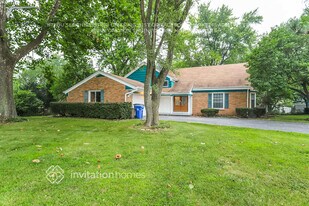 1514 Northlake Pkwy in Carpentersville, IL - Building Photo