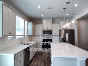 8114 Overmeadow Ln in Charlotte, NC - Building Photo - Building Photo