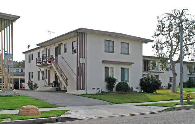 5628-5638 Corbett St in Los Angeles, CA - Building Photo - Building Photo