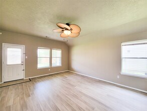 2731 Trinity Glen Ln in Houston, TX - Building Photo - Building Photo
