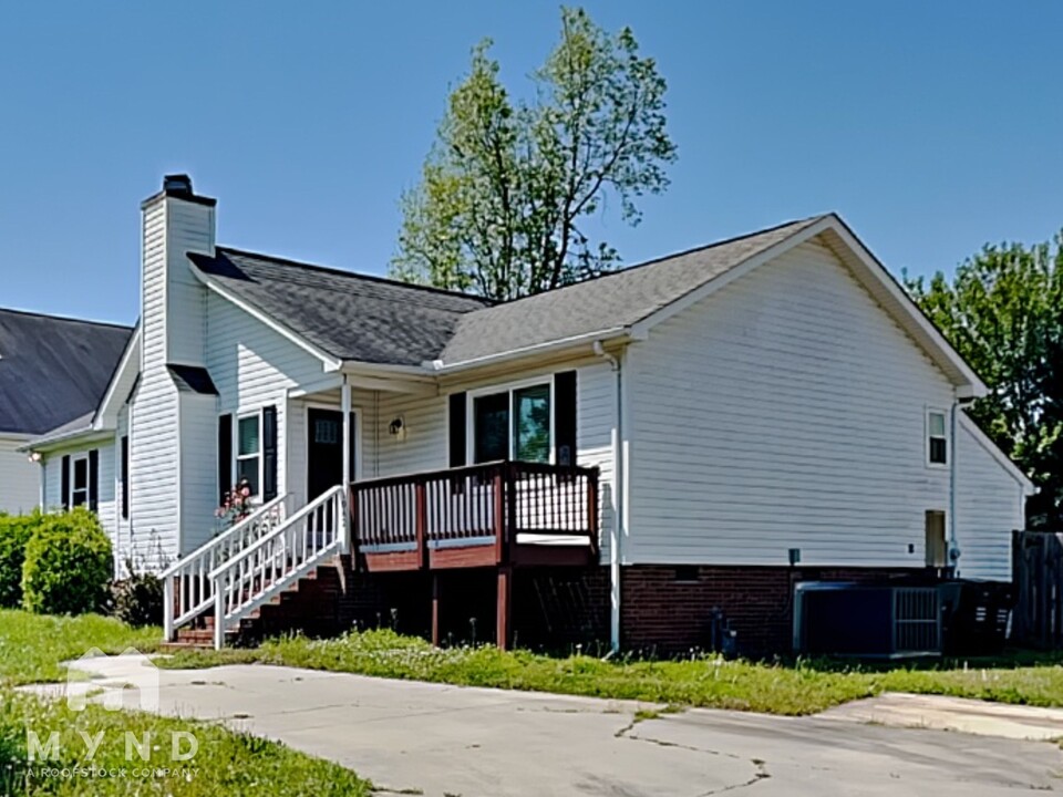 1062 Stirrup Pl NW in Concord, NC - Building Photo