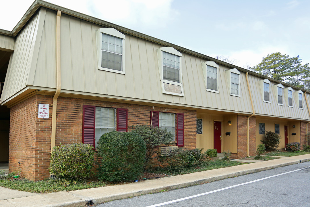 Medford Manor Apartments in Fairfield, AL - Building Photo