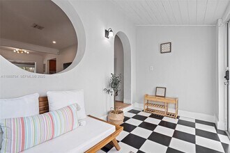 1636 Arthur St in Hollywood, FL - Foto de edificio - Building Photo