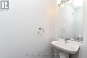 702 Doneraile Walk in Ottawa, ON - Building Photo - Building Photo